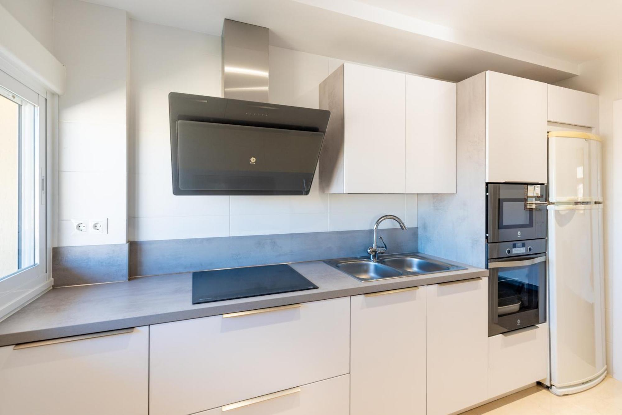 Apartment La Carihuela Beachfront Ii - Comfort, Style & Sea Views Torremolinos