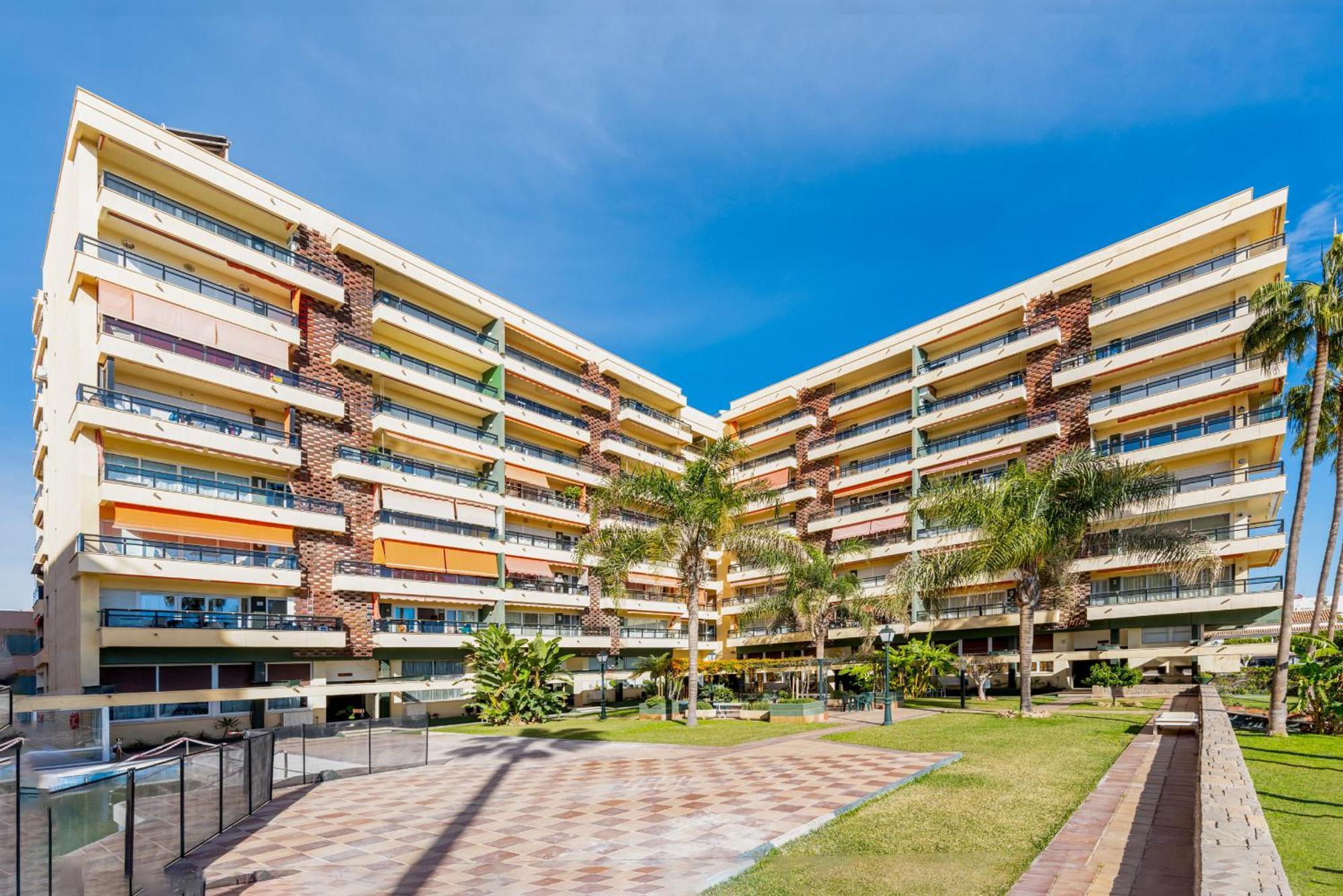 La Carihuela Beachfront Ii - Comfort, Style & Sea Views *